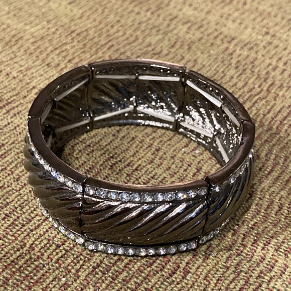 NWOT - Black Stretch Bracelet With Swirl Design and Cubic Zirconia Side Edging - Picture 3 of 6